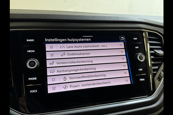 Volkswagen T-Roc Cabrio 1.5 TSI 150PK DSG R-LINE SPORT TREKHAAK/CAMERA/VIRTUAL