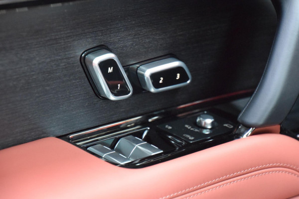 Land Rover Range Rover P550e SV | Two-Tone interieur | Obsidian Black