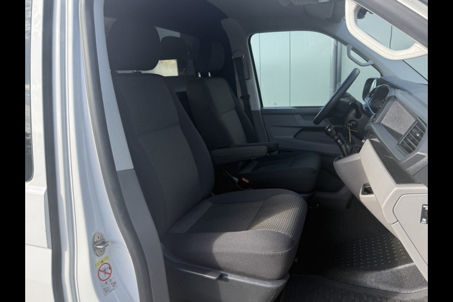 Volkswagen Transporter 2.0 TDI 150 PK / L2H1 / 1e EIG. / ALUCA INRICHTING / TREKHAAK / IMPERIAAL / CRUISE / AIRCO / NAVI