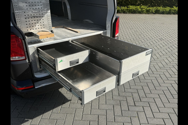 Volkswagen Transporter 2.0 TDI 150 PK / L2H1 / 1e EIG. / ALUCA INRICHTING / TREKHAAK / IMPERIAAL / CRUISE / AIRCO / NAVI