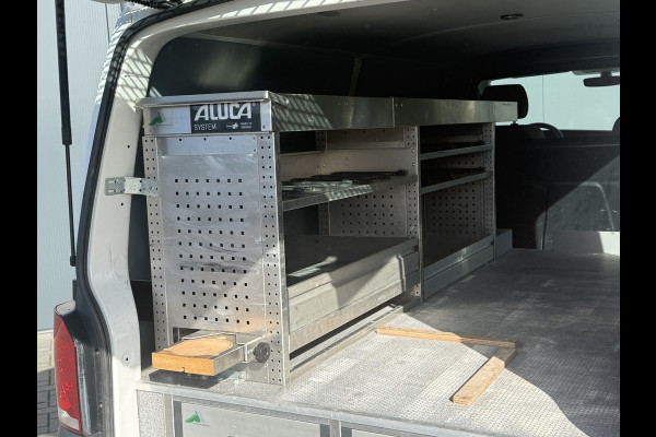 Volkswagen Transporter 2.0 TDI 150 PK / L2H1 / 1e EIG. / ALUCA INRICHTING / TREKHAAK / IMPERIAAL / CRUISE / AIRCO / NAVI