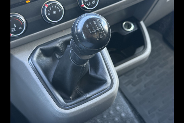 Volkswagen Transporter 2.0 TDI 150 PK / L2H1 / 1e EIG. / ALUCA INRICHTING / TREKHAAK / IMPERIAAL / CRUISE / AIRCO / NAVI