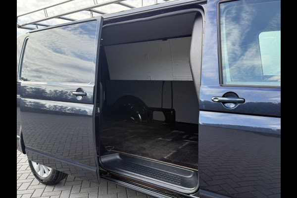 Volkswagen Transporter 2.0 TDI 111 PK HIGHLINE / STARLIGHT BLUE METALLIC / L2H1 / TREKHAAK / IMPERIAAL / CAMERA / CRUISE / AIRCO
