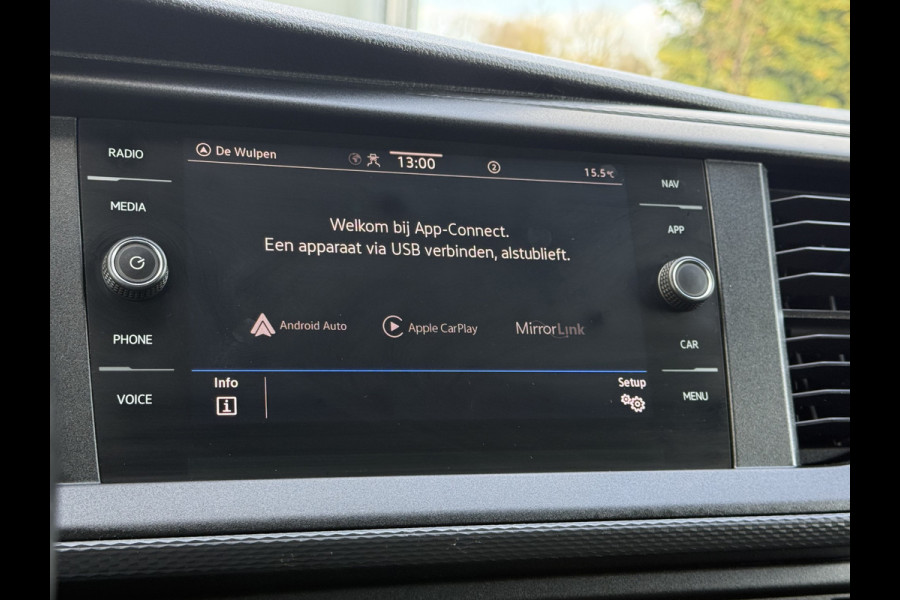 Volkswagen Transporter 2.0 TDI 111 PK HIGHLINE / STARLIGHT BLUE METALLIC / L2H1 / TREKHAAK / IMPERIAAL / CAMERA / CRUISE / AIRCO