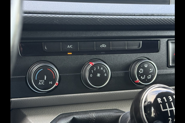 Volkswagen Transporter 2.0 TDI 111 PK HIGHLINE / STARLIGHT BLUE METALLIC / L2H1 / TREKHAAK / IMPERIAAL / CAMERA / CRUISE / AIRCO