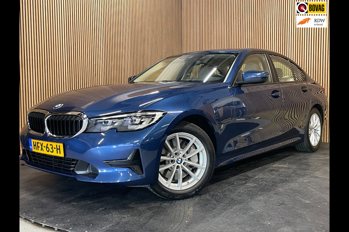 BMW 3-serie 330e High Executive|184 PK|VOLLEDER|DIGITAL COCKPIT|APPLE CARPLAY/ANDROID|CAMERA|NAVIGATIE|LMV|PDC|