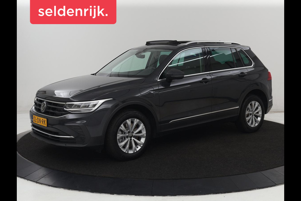 Volkswagen Tiguan 1.4 TSI eHybrid Comfortline | SOH 87% | Panoramadak | Camera | Carplay | Adaptive cruise | Keyless | Navigatie | Full LED | Climate control | Virtual Cockpit | Sfeerverlichting | PHEV | Plug In
