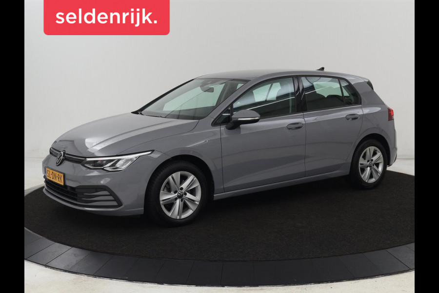 Volkswagen Golf 1.0 eTSI Life | Camera | Carplay | Navigatie | Sfeerverlichting | Parkeerhulp | Adaptive cruise | Digital Cockpit | Climate control | Bluetooth | Full LED