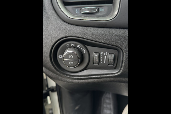 Jeep Renegade 1.4 MultiAir Limited - Automaat I Navigatie I Airco I Leer I Achteruitrij camera / PDC I Dealer onderhouden