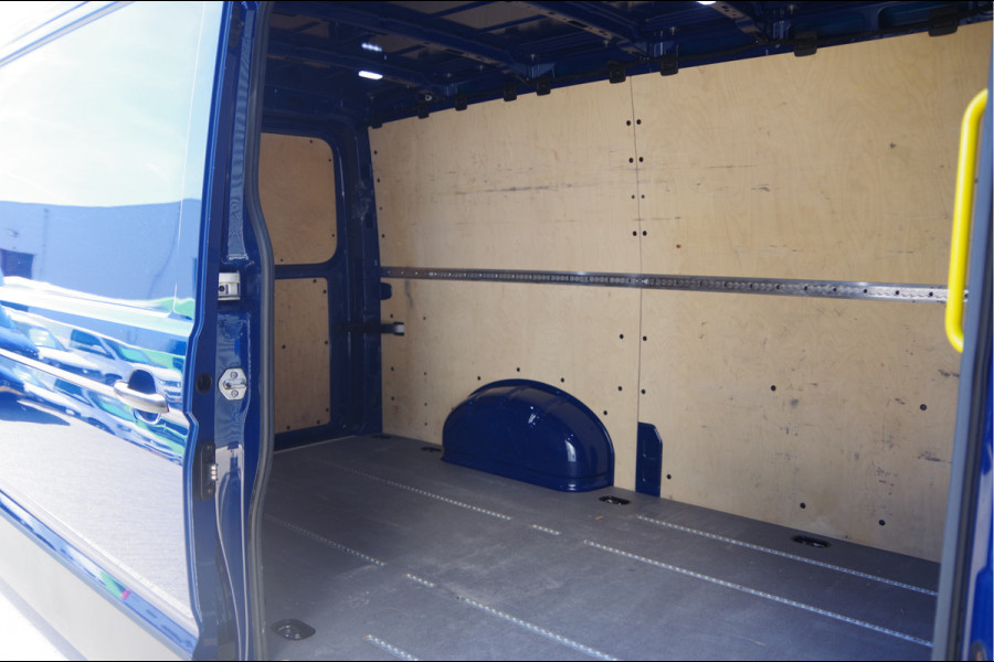 Volkswagen Crafter 35 2.0 TDI L3H2 3-ZITS, 140PK AUT. STANDKACHEL, GEV. ERGO COMFORT STOEL, CRUISE, NAVI, AIRCO