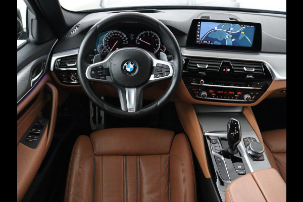 BMW 5 Serie 520i M Sport | Panoramadak | Head-Up | 360 Camera | Leder | Stoelverwarming | Carplay | Sfeerverlichting | Full LED | Park Assist | DAB | Live Cockpit | Sportstoelen | Navigatie | Dodehoek detectie