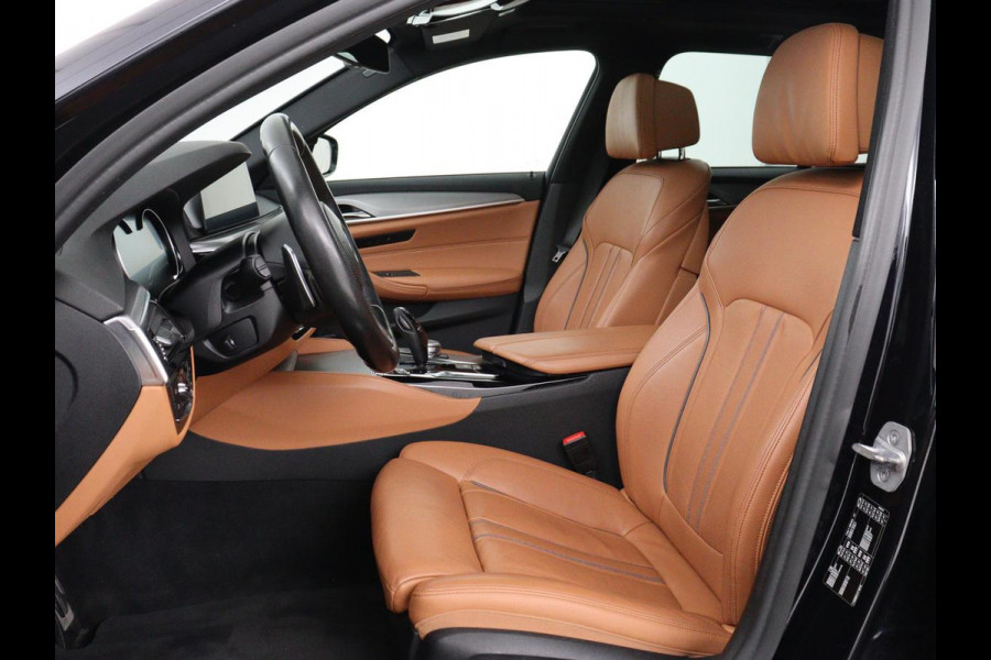 BMW 5 Serie 520i M Sport | Panoramadak | Head-Up | 360 Camera | Leder | Stoelverwarming | Carplay | Sfeerverlichting | Full LED | Park Assist | DAB | Live Cockpit | Sportstoelen | Navigatie | Dodehoek detectie