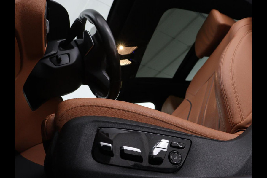 BMW 5 Serie 520i M Sport | Panoramadak | Head-Up | 360 Camera | Leder | Stoelverwarming | Carplay | Sfeerverlichting | Full LED | Park Assist | DAB | Live Cockpit | Sportstoelen | Navigatie | Dodehoek detectie