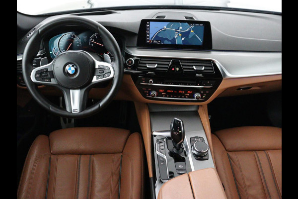BMW 5 Serie 520i M Sport | Panoramadak | Head-Up | 360 Camera | Leder | Stoelverwarming | Carplay | Sfeerverlichting | Full LED | Park Assist | DAB | Live Cockpit | Sportstoelen | Navigatie | Dodehoek detectie
