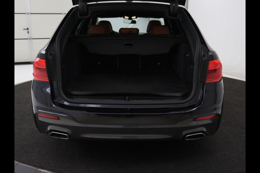 BMW 5 Serie 520i M Sport | Panoramadak | Head-Up | 360 Camera | Leder | Stoelverwarming | Carplay | Sfeerverlichting | Full LED | Park Assist | DAB | Live Cockpit | Sportstoelen | Navigatie | Dodehoek detectie