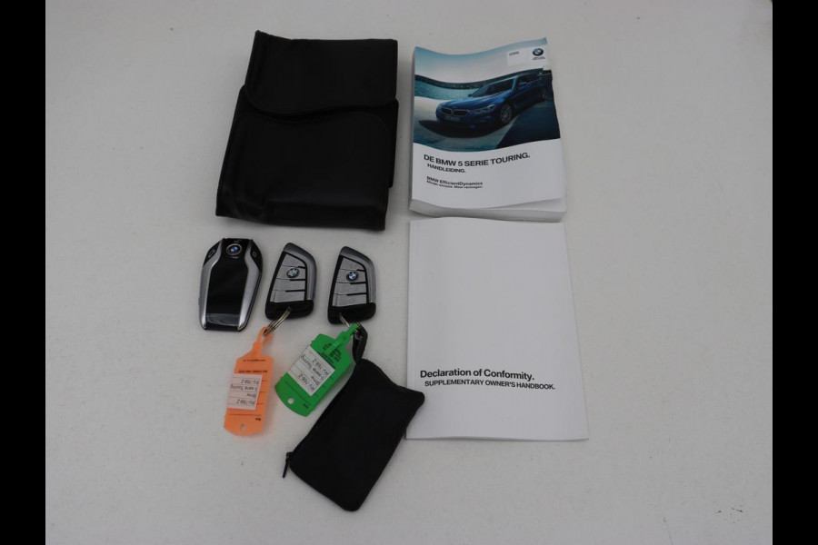 BMW 5 Serie 520i M Sport | Panoramadak | Head-Up | 360 Camera | Leder | Stoelverwarming | Carplay | Sfeerverlichting | Full LED | Park Assist | DAB | Live Cockpit | Sportstoelen | Navigatie | Dodehoek detectie