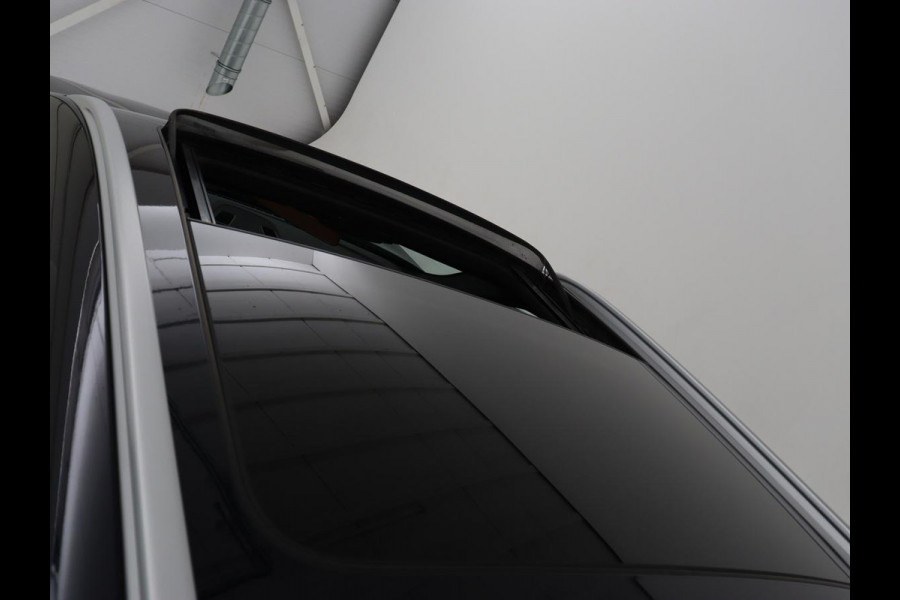 BMW 5 Serie 520i M Sport | Panoramadak | Head-Up | 360 Camera | Leder | Stoelverwarming | Carplay | Sfeerverlichting | Full LED | Park Assist | DAB | Live Cockpit | Sportstoelen | Navigatie | Dodehoek detectie