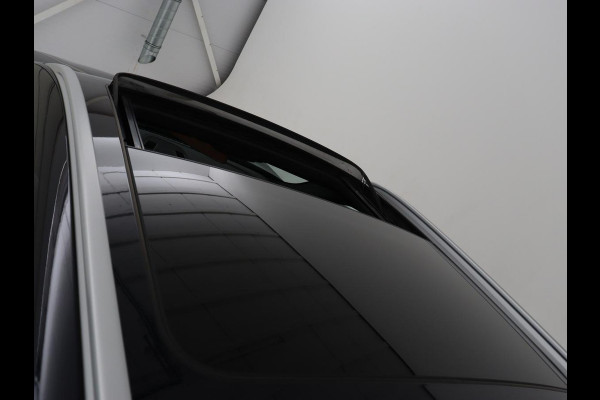 BMW 5 Serie 520i M Sport | Panoramadak | Head-Up | 360 Camera | Leder | Stoelverwarming | Carplay | Sfeerverlichting | Full LED | Park Assist | DAB | Live Cockpit | Sportstoelen | Navigatie | Dodehoek detectie