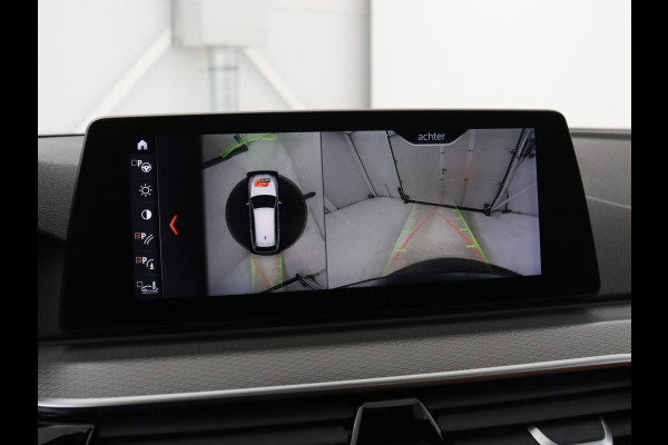BMW 5 Serie 520i M Sport | Panoramadak | Head-Up | 360 Camera | Leder | Stoelverwarming | Carplay | Sfeerverlichting | Full LED | Park Assist | DAB | Live Cockpit | Sportstoelen | Navigatie | Dodehoek detectie