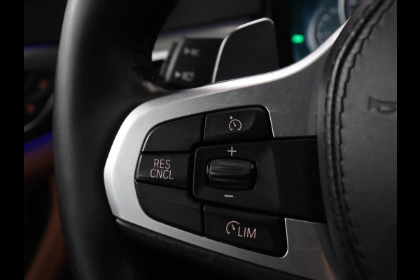 BMW 5 Serie 520i M Sport | Panoramadak | Head-Up | 360 Camera | Leder | Stoelverwarming | Carplay | Sfeerverlichting | Full LED | Park Assist | DAB | Live Cockpit | Sportstoelen | Navigatie | Dodehoek detectie