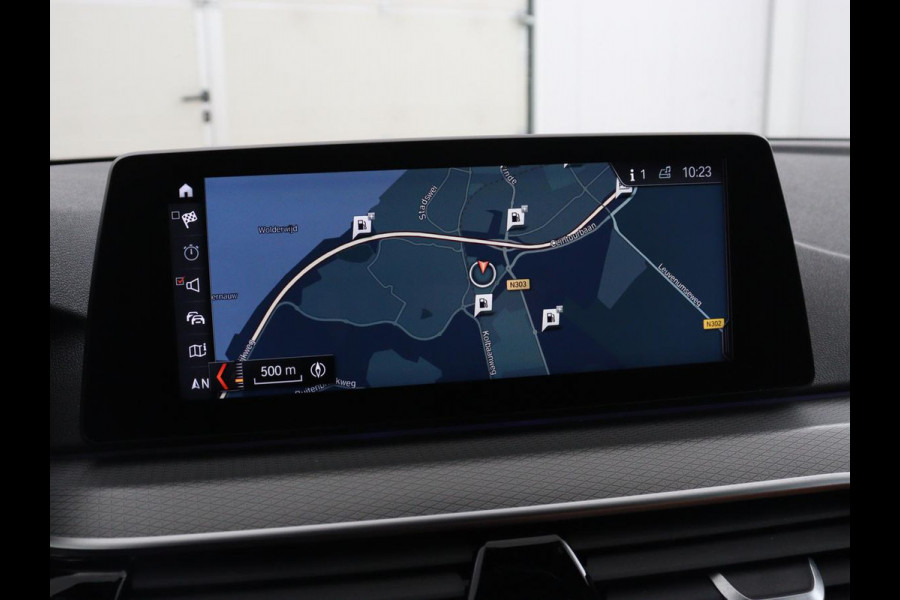 BMW 5 Serie 520i M Sport | Panoramadak | Head-Up | 360 Camera | Leder | Stoelverwarming | Carplay | Sfeerverlichting | Full LED | Park Assist | DAB | Live Cockpit | Sportstoelen | Navigatie | Dodehoek detectie