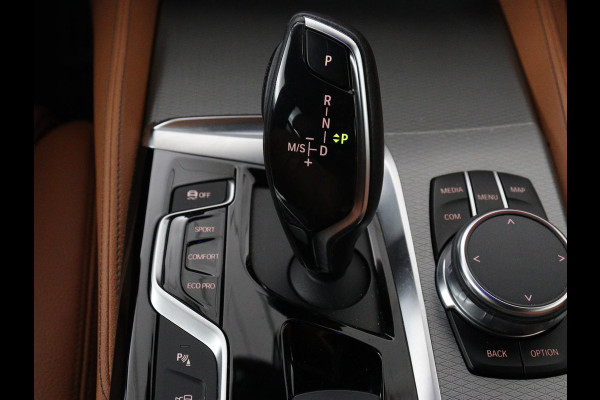BMW 5 Serie 520i M Sport | Panoramadak | Head-Up | 360 Camera | Leder | Stoelverwarming | Carplay | Sfeerverlichting | Full LED | Park Assist | DAB | Live Cockpit | Sportstoelen | Navigatie | Dodehoek detectie