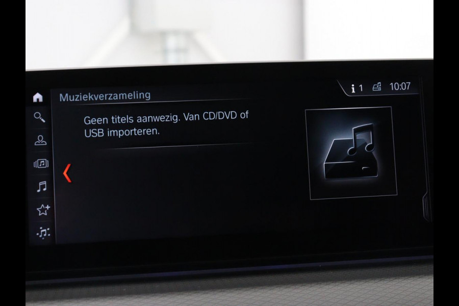 BMW 5 Serie 520i M Sport | Panoramadak | Head-Up | 360 Camera | Leder | Stoelverwarming | Carplay | Sfeerverlichting | Full LED | Park Assist | DAB | Live Cockpit | Sportstoelen | Navigatie | Dodehoek detectie