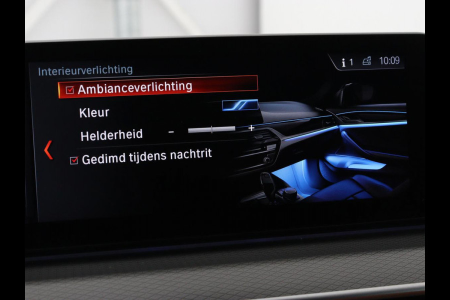 BMW 5 Serie 520i M Sport | Panoramadak | Head-Up | 360 Camera | Leder | Stoelverwarming | Carplay | Sfeerverlichting | Full LED | Park Assist | DAB | Live Cockpit | Sportstoelen | Navigatie | Dodehoek detectie