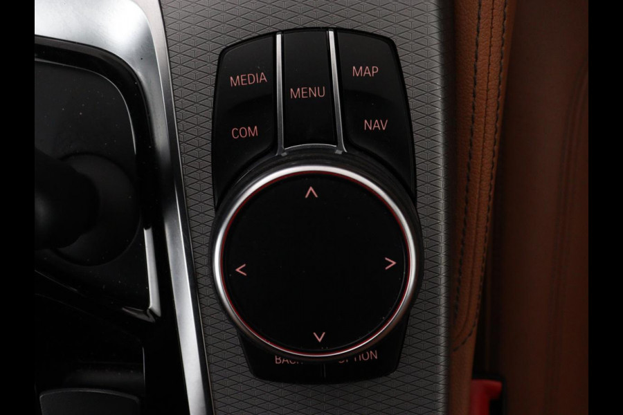 BMW 5 Serie 520i M Sport | Panoramadak | Head-Up | 360 Camera | Leder | Stoelverwarming | Carplay | Sfeerverlichting | Full LED | Park Assist | DAB | Live Cockpit | Sportstoelen | Navigatie | Dodehoek detectie