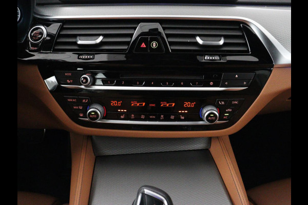 BMW 5 Serie 520i M Sport | Panoramadak | Head-Up | 360 Camera | Leder | Stoelverwarming | Carplay | Sfeerverlichting | Full LED | Park Assist | DAB | Live Cockpit | Sportstoelen | Navigatie | Dodehoek detectie