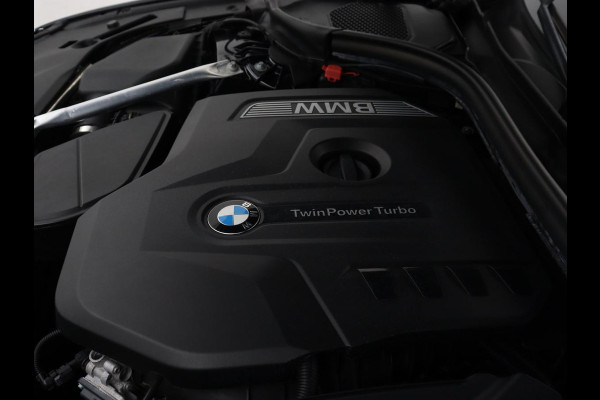 BMW 5 Serie 520i M Sport | Panoramadak | Head-Up | 360 Camera | Leder | Stoelverwarming | Carplay | Sfeerverlichting | Full LED | Park Assist | DAB | Live Cockpit | Sportstoelen | Navigatie | Dodehoek detectie