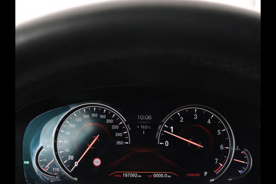 BMW 5 Serie 520i M Sport | Panoramadak | Head-Up | 360 Camera | Leder | Stoelverwarming | Carplay | Sfeerverlichting | Full LED | Park Assist | DAB | Live Cockpit | Sportstoelen | Navigatie | Dodehoek detectie