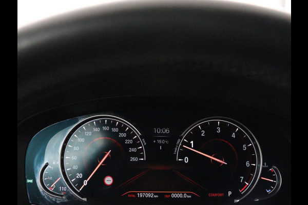 BMW 5 Serie 520i M Sport | Panoramadak | Head-Up | 360 Camera | Leder | Stoelverwarming | Carplay | Sfeerverlichting | Full LED | Park Assist | DAB | Live Cockpit | Sportstoelen | Navigatie | Dodehoek detectie