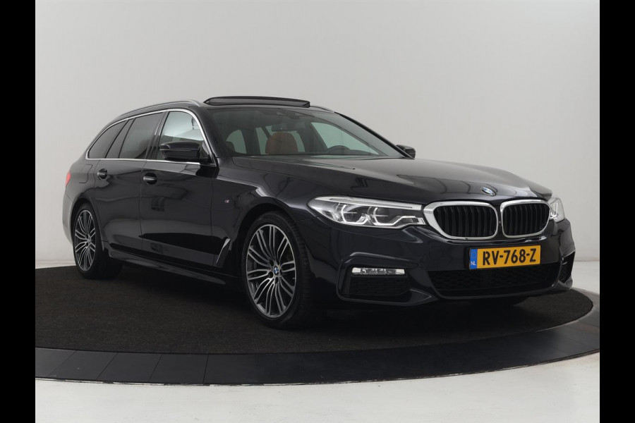 BMW 5 Serie 520i M Sport | Panoramadak | Head-Up | 360 Camera | Leder | Stoelverwarming | Carplay | Sfeerverlichting | Full LED | Park Assist | DAB | Live Cockpit | Sportstoelen | Navigatie | Dodehoek detectie