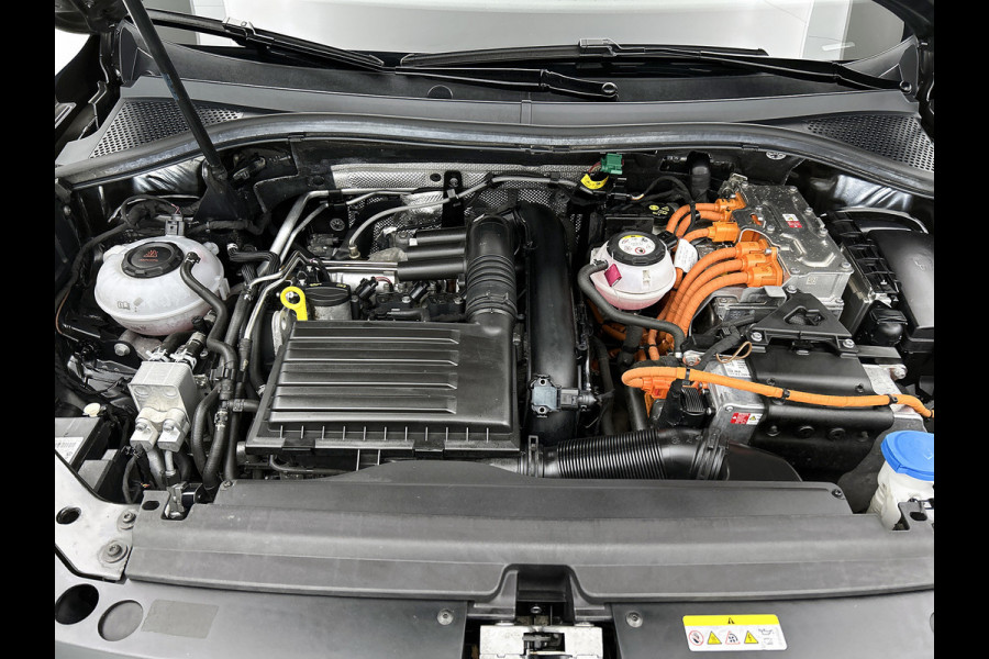 Volkswagen Tiguan 1.4 TSI eHybrid R-Line Business(GoedOnderH, Carplay, Stoel+StuurV, Camera, Trekhaak, Lane Assit, Auto Park, Etc)