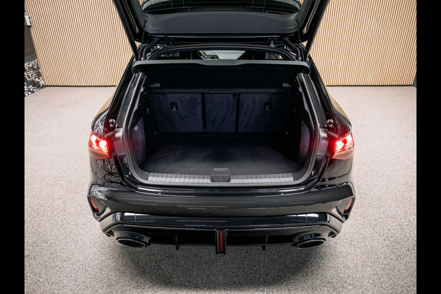 Audi RS3 Sportback 2.5 TFSI quattro | HULK edition | Carbon | Kuipstoelen | Sonos | Stoelverwarming |