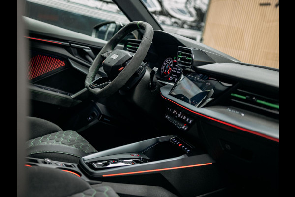 Audi RS3 Sportback 2.5 TFSI quattro | HULK edition | Carbon | Kuipstoelen | Sonos | Stoelverwarming |