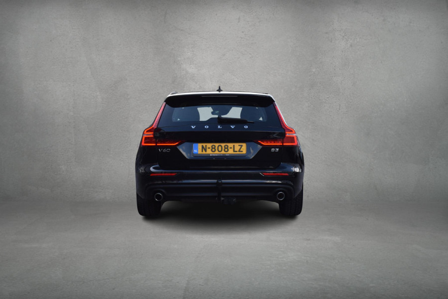 Volvo V60 2.0 B3 Momentum Business | Trekhaak | Apple CarPlay | ACC | Climate
