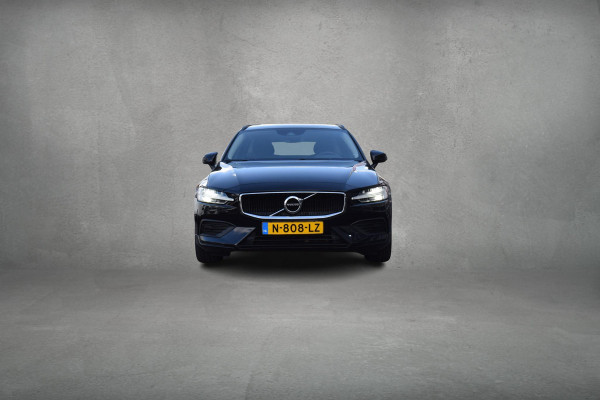 Volvo V60 2.0 B3 Momentum Business | Trekhaak | Apple CarPlay | ACC | Climate