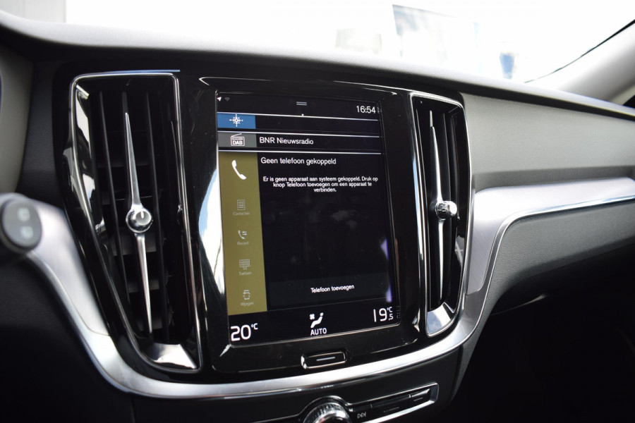 Volvo V60 2.0 B3 Momentum Business | Trekhaak | Apple CarPlay | ACC | Climate