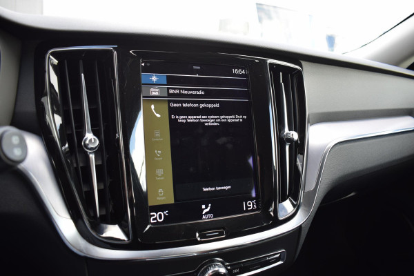 Volvo V60 2.0 B3 Momentum Business | Trekhaak | Apple CarPlay | ACC | Climate