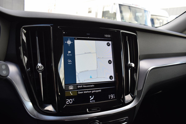 Volvo V60 2.0 B3 Momentum Business | Trekhaak | Apple CarPlay | ACC | Climate