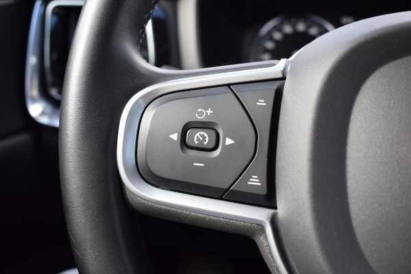 Volvo V60 2.0 B3 Momentum Business | Trekhaak | Apple CarPlay | ACC | Climate
