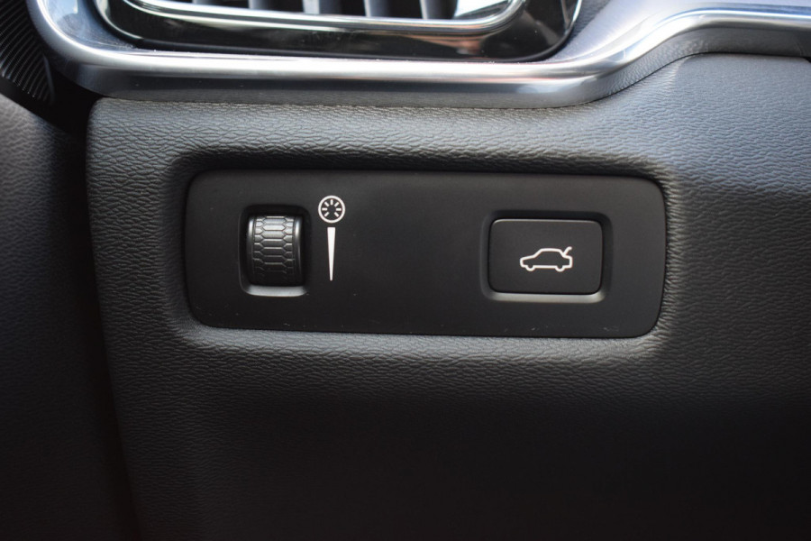 Volvo V60 2.0 B3 Momentum Business | Trekhaak | Apple CarPlay | ACC | Climate