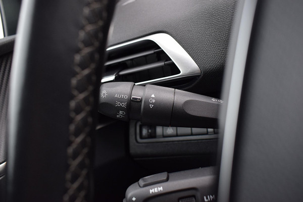 Peugeot 3008 1.2 PureTech Allure | Half Leer | Camera | HUD | Apple CarPlay