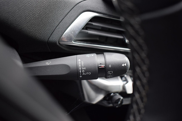 Peugeot 3008 1.2 PureTech Allure | Half Leer | Camera | HUD | Apple CarPlay