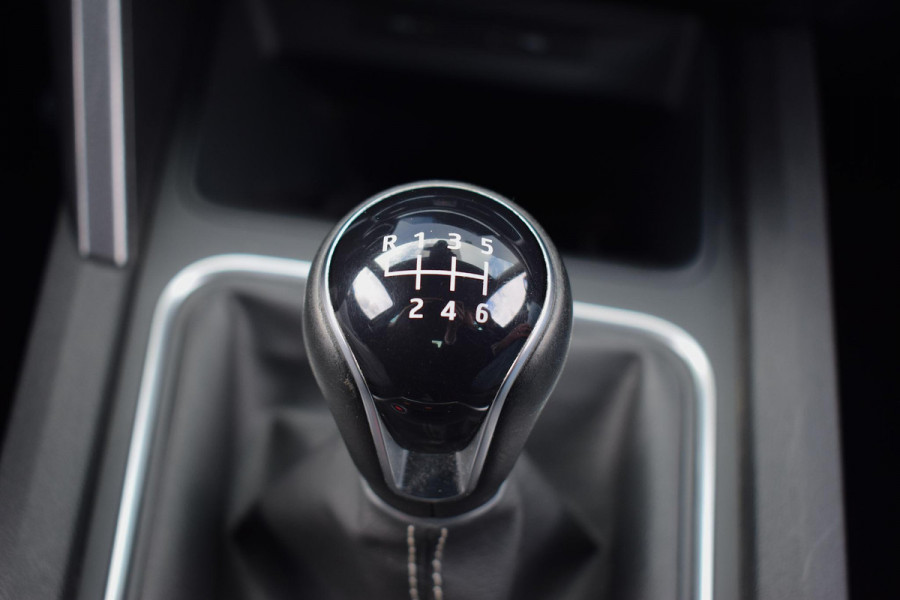 Seat Leon 1.0 TSI Style Launch Edition | Apple CarPlay | Stuur- en Stoelverw. | Camera