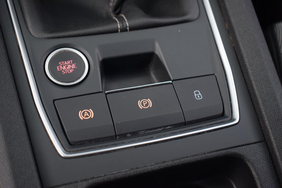 Seat Leon 1.0 TSI Style Launch Edition | Apple CarPlay | Stuur- en Stoelverw. | Camera