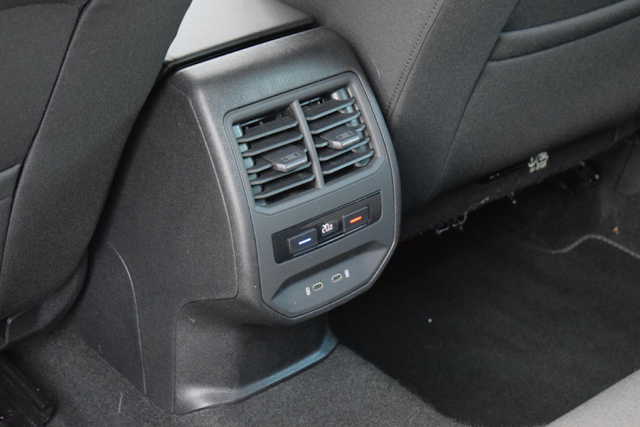 Seat Leon 1.0 TSI Style Launch Edition | Apple CarPlay | Stuur- en Stoelverw. | Camera