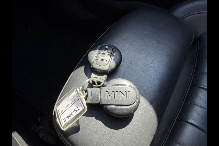 MINI Countryman 1.5 Cooper S E ALL4 Chili | Panoramadak | Camera | Head-Up Display | Harmon Kardon | Navigatie | Elektrische Achterklep |